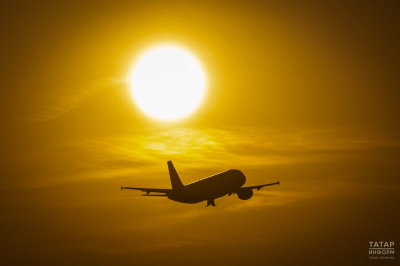 Первый после приостановки полетов самолет прибыл из Дубая в Казань