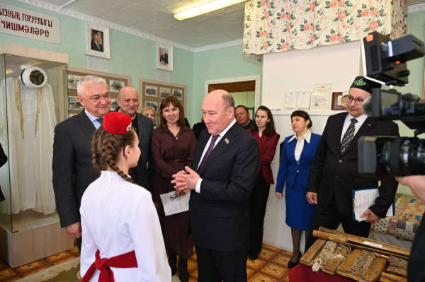 Марат Ахметов посетил Пестречинский район и оценил развитие образования и АПК