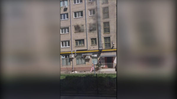 Квартира вспыхнула в казанской пятиэтажке, на месте пожарные - видео 07/05/2026 &ndash;