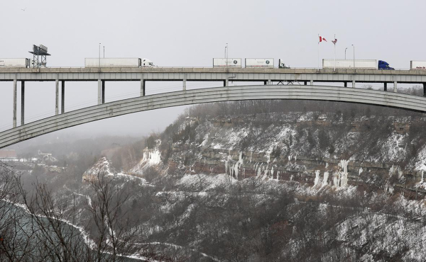 Трамп потребовал от Канады компенсацию за мост из Онтарио в Мичиган