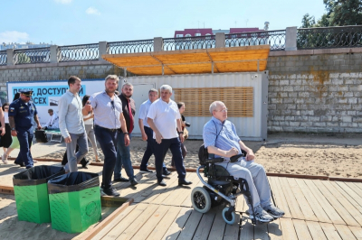Депутаты и общественники проверили доступность самарских пляжей для маломобильных граждан