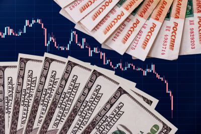 ЦБ&nbsp;понизил официальный курс евро на&nbsp;рубль, доллар &ndash; на&nbsp;78 копеек