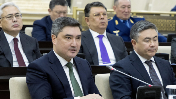 Казахстан сохраняет стабильность: госдолг ниже международных порогов риска