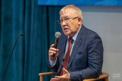 &laquo;Бу гаилә монда кирәк&raquo;: Олег Морозов Нурлатта медикларга торак сертификаты бирү карарын аңлатты