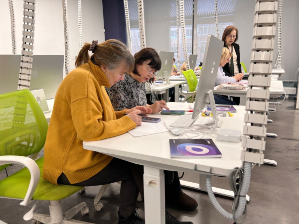 В Татарстане для старшего поколения запустили курс по освоению мессенджера МАХ