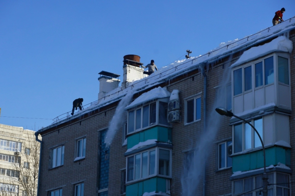 Слой снега на крышах домов в Казани не должен превышать 30 см