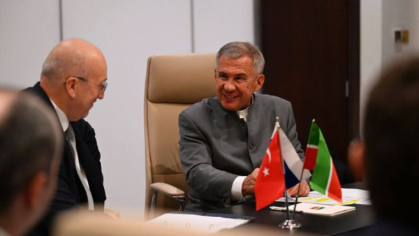 Минниханов провёл встречу с замминистра торговли Турецкой Республики Сезаи Учармаком 02/02/2026 &ndash; Новости