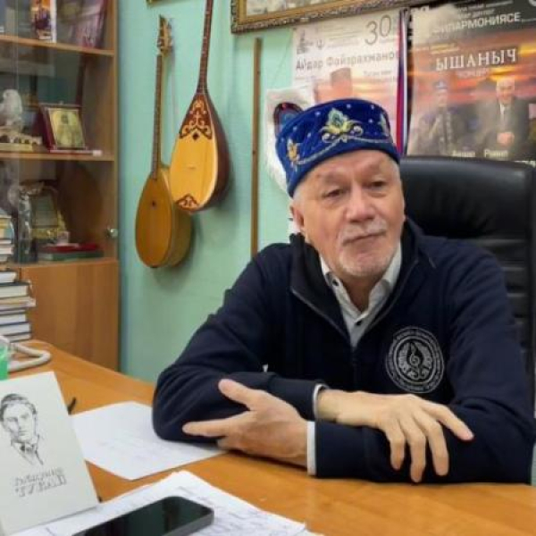 Айдар Файзрахманов читает стихотворение Тукая &laquo;Ана догасы&raquo; (ВИДЕО)