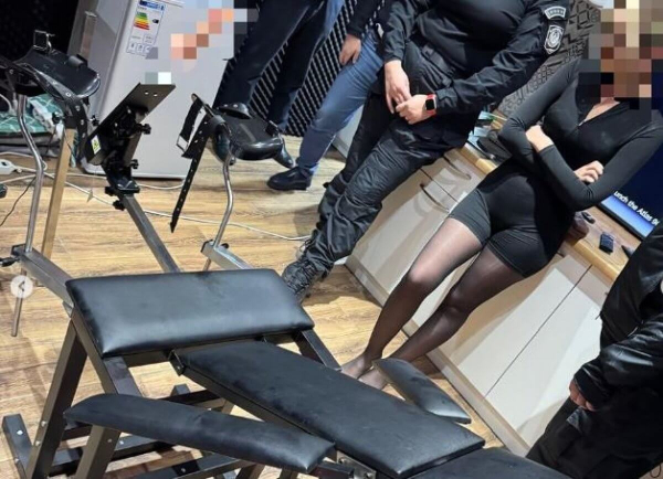 БДСМ-студию выявили в элитном жилом комплексе Алматы