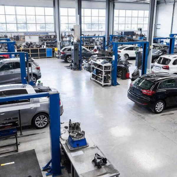 Автомаляры обогнали сварщиков: названы самые высокооплачиваемые рабочие профессии в РФ