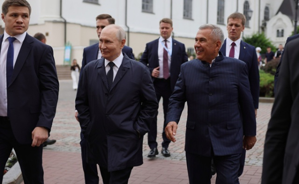 Путин начал программу в Казани с посещения Благовещенского собора и мечети &laquo;Кул-Шариф&raquo;