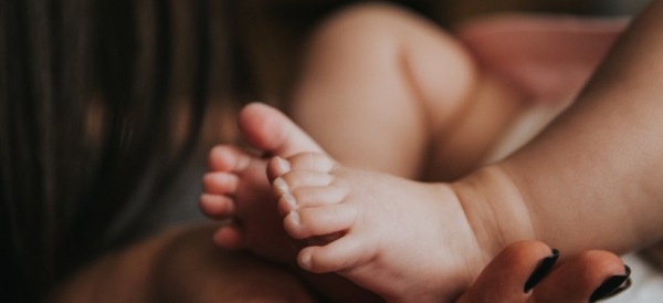 Слухи о наказании за громкий ночной плач детей прокомментировали в полиции