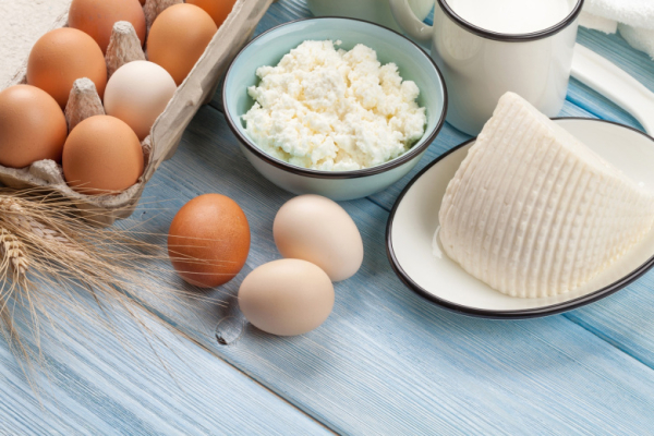 Диетолог ответила, кому нужно отказаться от молочных продуктов