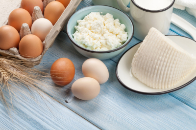 Диетолог ответила, кому нужно отказаться от молочных продуктов