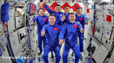 Экипаж корабля &quot;Шэньчжоу-20&quot; зашел на китайскую космическую станцию