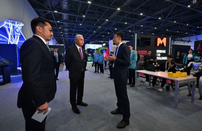 Токаев посетил выставку цифровых решений