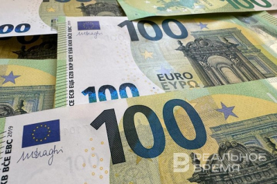 Центробанк на 8 июля снизил курс евро почти на 2,5 рубля
