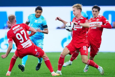 Полмиллиона за бутылки и пиротехнику: КДК РФС наказал &laquo;Зенит&raquo; и &laquo;Спартак&raquo; за кубковый беспредел