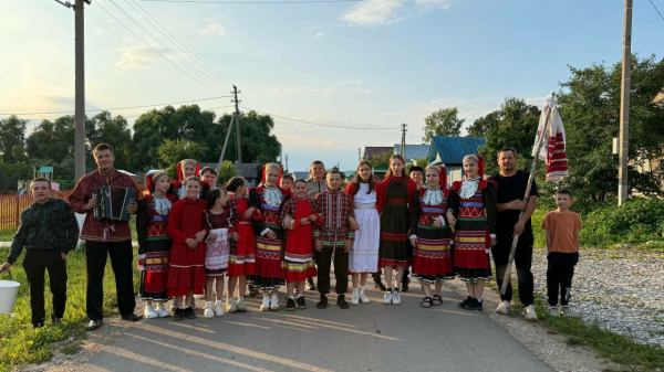 &laquo;Өчләп йөрү&raquo;, урам әйләнү, авыл көйләре: Үрәсбашта борынгы йолаларны яңарттылар