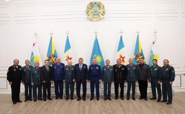 Министр обороны встретился с ветеранами Вооруженных сил