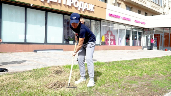 «Таза Қазақстан»: в Астане предприниматели вышли на массовую уборку