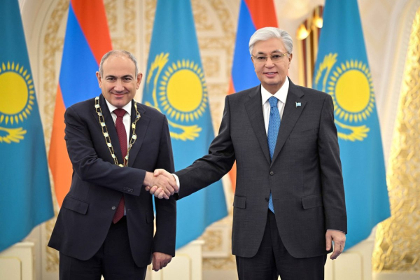 Никола Пашиняна наградили орденом “Алтын Қыран”