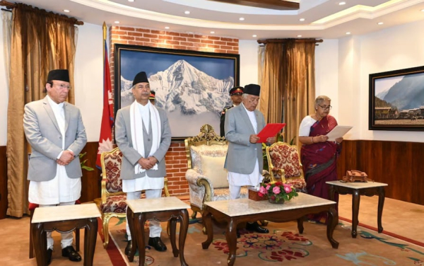 В Непале на фоне новостей о первой женщине-премьере назначили новые выборы