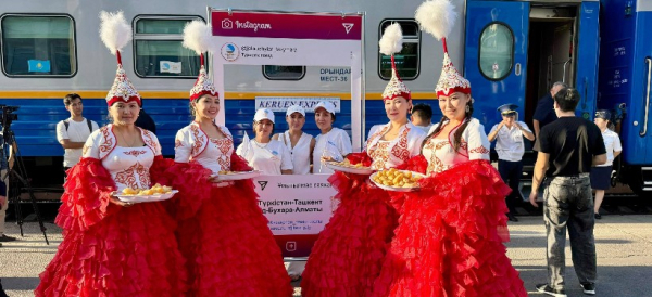 Более 100 казахстанских туристов отправились в путешествие на &quot;Keruen express&quot;