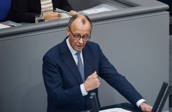 В ФРГ задержаны активисты за нападение на самолет Мерца