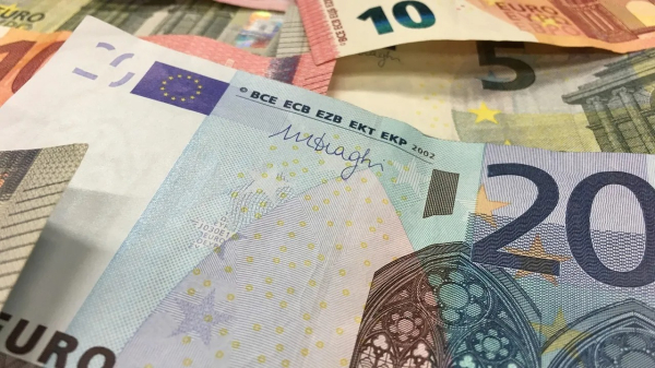 С начала года евро подорожал на 18%, но его продолжают покупать
