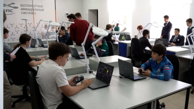 Школьники Казани представили разработки дронов на фестивале &laquo;Небо будущего &ndash; детям!&raquo;