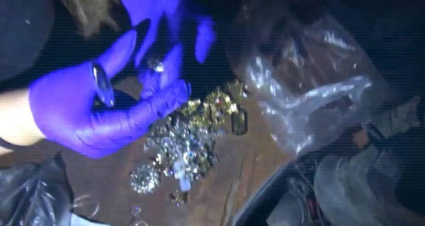 Неизвестные в масках ограбили дом предпринимателя на 500 млн тенге в Алматы