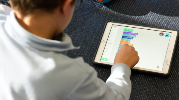 «Умные» учебники протестируют в казахстанских школах