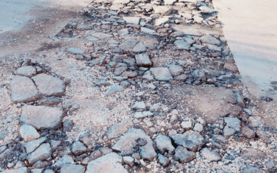 Народный репортер. Яму закидали обломками асфальта