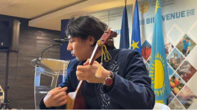 Кюй «Көроғлы» звучал во Франции