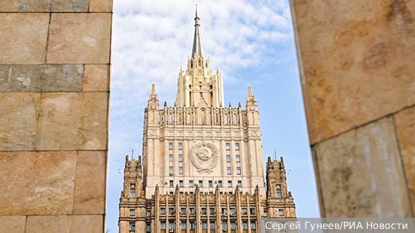 МИД Украины отозвал консула в Доминикане из-за откровенных снимков