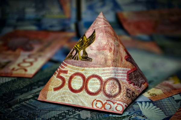 Двоих осудили по делу о финпирамиде с ущербом в 20 млн тенге в Семее