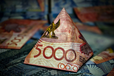 Двоих осудили по делу о финпирамиде с ущербом в 20 млн тенге в Семее