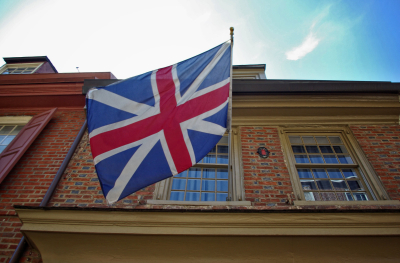 В Лондоне появилась статуя с подписью Бэнкси