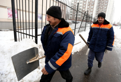 Крохин заявил, что гражданам Индии выгодно ехать работать в Россию