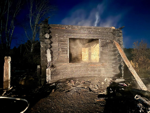 Мужчина поджог дом с сожительницей и тремя детьми