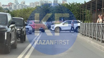 ДТП с двумя иномарками под стенами Кремля парализовало движение в центре Казани 23/07/2026 &ndash; Новости