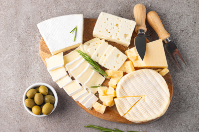 Как вернуть мягкость затвердевшему сыру: простой домашний способ с молоком за один час