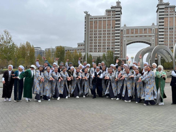 День пожилых людей в Астане отметили танцевальным флешмобом