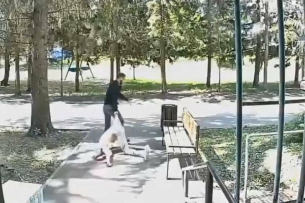 В Татарстане мужчина избил сожительницу до потери сознания: все записал домофон