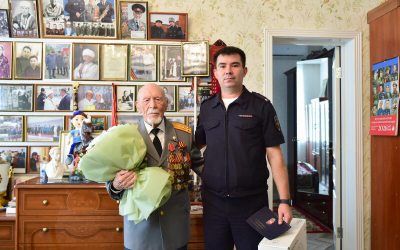 Сотрудники полиции Татарстана поздравили ветерана ВОВ и МВД с 99-летием 31/07/2026 &ndash; Новости